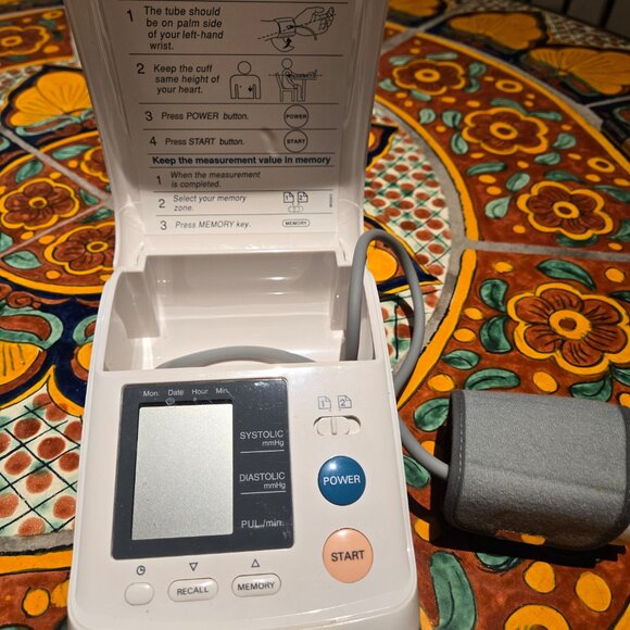 Healthteam Wrist Blood Pressure Monitor - Picture 6 of 6